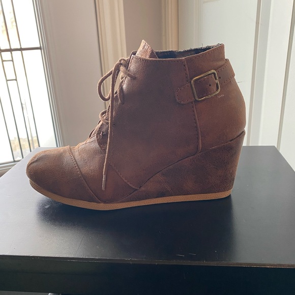 Cheri lace up wedge - Maurice’s - size 6 - Picture 7 of 16